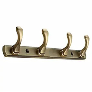 Moderno y Elegante Colgador Decorativo de Aluminio con Cuatro Ganchos, Forma Única, Acabado en Latón Antiguo, Producto Superventas para Colgar - Product Image 1