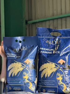 ข้าวหอมมะลิเวียดนามพรีเมียม 5% ข้าวหัก บรรจุภัณฑ์บลูซิลค์ |   ผู้ส่งออกข้าวหอมมะลิเมล็ดยาว |   วิลาโคนิค - Product Image 1