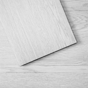 Piastrelle in Vinile Autoadesive Effetto Legno Grigio Chiaro 36 X 6 Pollici, 36 Piastrelle, Spessore 2,5mm, Kit Fai-da-Te per Pavimenti da Cucina - Product Image 1