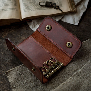 Étui à accessoires en cuir fait main avec organisateur de clés intégré et fermeture éclair sécurisée, porte-clés pour homme, portefeuille en cuir, porte-clés de voiture - Product Image 6