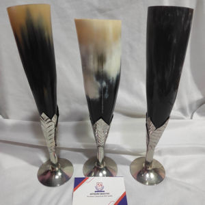 Gobelet personnalisé en métal et corne véritable, idéal pour la bière, l'ale et le miad, cadeau pour les garçons d'honneur, articles de bar, design authentique et ancien, dernière nouveauté - Product Image 1