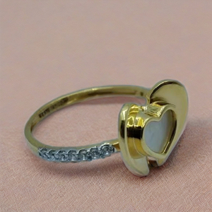 Elegante Anillo en Forma de Corazón Dorado con Banda con Acentos de Diamantes para Mujer, Joyería Fina Romántica para Regalo - Product Image 3