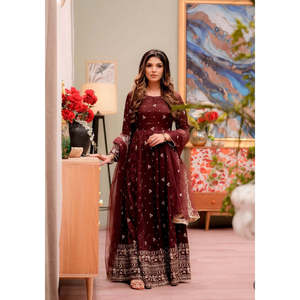 Robe de soirée design avec séquence de broderie pour les fêtes avec Dupatta inclus - Product Image 4