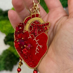 Llavero único con bordado y cuentas, con hermosos motivos florales y adornos artesanales de cuentas y cristales de imitación para bolsos. - Product Image 3