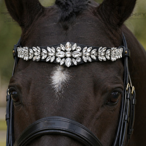 Fronture de luxe en cuir noir ornée de strass pour la décoration de bridons équestres - Product Image 1