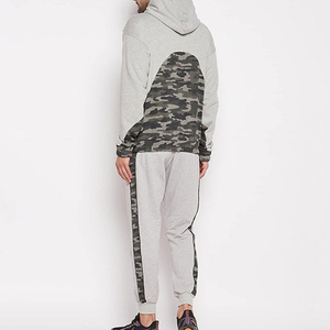 Chándal de Maternidad Premium para Hombre |   Conjunto Deportivo con Paneles de Camuflaje Gris Ártico |   Conjunto Deportivo Urbano con Capucha para Entrenamiento en Gimnasio - Product Image 4