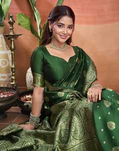 Sari de seda verde con borde dorado Zari y lunares para mujer, ropa de boda, sari indio tradicional, largo hasta el suelo, ajuste regular. - Product Image 5