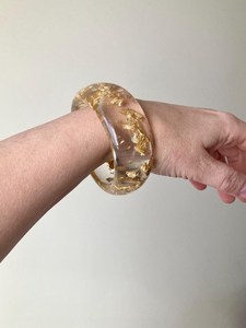 กำไลเรซิ่นสีสันสดใสประดับทองคำเปลว ลายแฟชั่น งานแฮนด์เมด สำหรับขายส่ง - Product Image 5