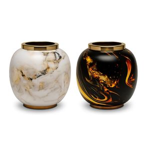 Vases à fleurs modernes en métal texturé, luxe or et noir, faits à la main, pour salon, bureau, table. - Product Image 5