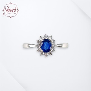 แหวนเพชรพลอยรูปไข่ไดอาน่าประดับไพลินและเพชรทรงรัศมี ทองคำขาว 18K สำหรับผู้หญิง จากเชอรี จิวเวลส์ - Product Image 1