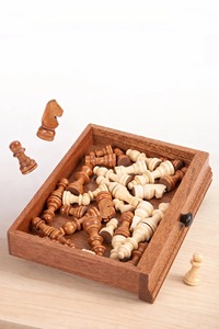 Tablero de Ajedrez Rectangular Rústico y Ecológico de ILAHI, Hecho a Mano con Madera Pura al 100%, Estilo Animal/Amor, Tamaño Personalizado - Product Image 4