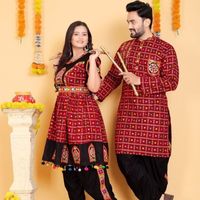 Ensemble de vêtements élégants pour couple Navratri, comprenant un kurta en coton pour homme et un dhoti pour femme, prix de gros par Royal Exports