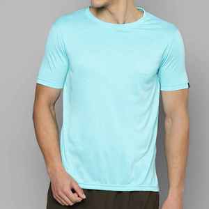 T-shirt à manches courtes pour homme, bleu clair, col rond, coupe classique, jersey en coton uni, vêtement décontracté, logo sur la manche gauche - Product Image 1