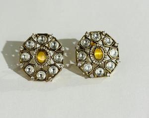 Boucles d'oreilles clous rondes Polki jaunes de luxe plaquées or, bijoux de mode traditionnels indiens pour mariages et fêtes, pour femmes - Product Image 5