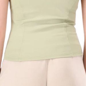 Haut court zippé vert sauge à col montant pour femme, coupe ajustée, style décontracté et minimaliste pour le quotidien - Product Image 5
