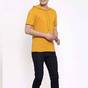 เสื้อฮู้ดผู้ชายสีเหลืองมัสตาร์ด ทรงปกติ ผ้าฝ้ายถัก สีพื้น แขนสั้น สำหรับฤดูร้อน - Product Image 4