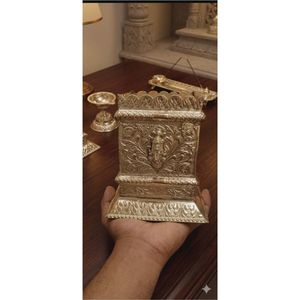 Kalash de Latón Puro Grabado, Lota Tradicional para Pooja, Recipiente Decorativo de Metal para Templo, Kalash Religioso para Puja y Bodas, Kalash Decorativo para Agua - Product Image 3