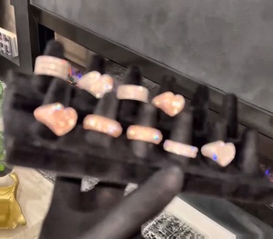 แหวนทองคำแท้รูปหัวใจประดับเพชรทรงบาแก็ตต์แบบ Eternity Band สไตล์ฮิปฮอป ประดับเพชรแบบ Iced Rose สีทองคำขาว สำหรับแหวนแฟชั่นแบบ Bling ที่ได้รับการรับรอง - Product Image 1