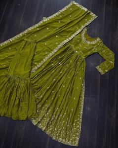 Costume prêt-à-porter moderne pour femme Chinon avec broderie et travail de sequins pour les fêtes, les mariages et Diwali - Product Image 4