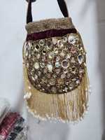 Pochette brodée de perles rouges avec pompon, style bohème, fermeture éclair, sac à main tendance pour femme, doublure en coton, idéal pour les voyages et le shopping