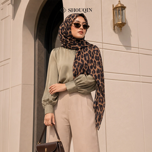 Shouqin Pashmina Ceruty à imprimé animal, Hijab pour adulte, Foulard de mariage élégant et sans effort, Infroissable, Couvre-chef pour femmes musulmanes, Vente en gros - Product Image 3