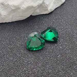 พลอยมรกตทรงหัวใจเจียระไน รูปหัวใจธรรมชาติ สีเขียวเข้ม มรกตเม็ดเดี่ยว หลายขนาด สำหรับทำเครื่องประดับ - Product Image 1