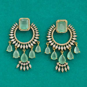 Pendientes Clásicos de Imitación de Diamantes Americanos con Baño de Mehndi 444101 - Product Image 3