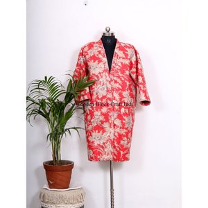 Albornoz de seda indio multicolor surtido, estilo kimono Kantha, ropa de dormir al por mayor, color rojo, vestido largo hecho a mano con patchwork. - Product Image 1
