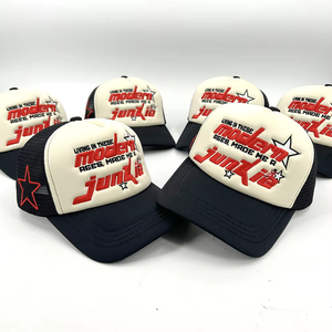 Gorra Trucker Bordada Modern Ages Made Me A Junkie, Unisex, de Malla, de 6 Paneles, Casual, con Visera Ajustable - Product Image 4