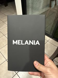 Libro de Memorias Personales de Melania Trump, Antigua Primera Dama, Edición en Inglés - Product Image 1