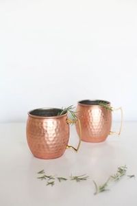 Ensemble de mugs à cocktail en cuivre pour bars de luxe et de dégustation gastronomique, finition martelée, gobelets en métal durables et réutilisables. - Product Image 2