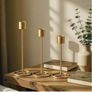 Jarrón de mesa con pedestal de latón de diseño industrial con forma de patrón de naturaleza muerta, bandeja decorativa pesada para el hogar - Product Image 1