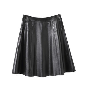 กระโปรงหนังทรงเอเอวสูงสีดำสำหรับผู้หญิง  แบบมีรูระบายอากาศ ความยาวระดับเข่า แฟชั่น OEM รับผลิตตามแบบ กระโปรงหนังสำหรับสุภาพสตรี - Product Image 4