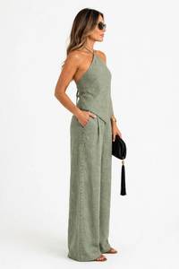 Conjunto de 2 Piezas para Mujer, Top Halter Asimétrico y Pantalones Anchos con Remaches, Color Verde Salvia Sólido, Atuendo Elegante de Verano - Product Image 4
