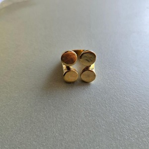 Anillo de disco grueso de oro, anillos circulares geométricos contemporáneos, anillo minimalista de latón para hombre, chapado en oro de 18k, para venta al por mayor - Product Image 2