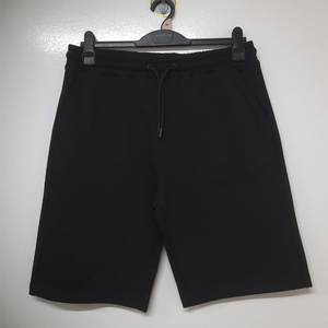 Shorts en tricot pour homme de qualité supérieure, conçus avec un matériau extensible, des poches latérales et une coupe décontractée pour un style de vie actif et un confort quotidien - Product Image 1