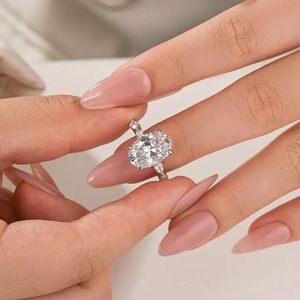 Anillo de Compromiso de Diseño Moderno con Corte Ovalado, Anillo de Promesa de Plata 925 con Diamante Moissanita en Oro Blanco y Amarillo para Mujer - Product Image 4
