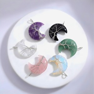 Colgante de Péndulo Hecho a Mano con Forma de Luna y Envoltura de Alambre en Piedras Semipreciosas Moradas, Negras, Verdes, Rosas y Azules, Artesanía Coleccionable - Product Image 1