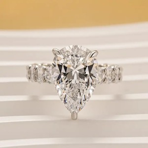Bague de fiançailles en moissanite taille poire 5,0 carats en argent sterling 925 plaqué or blanc et jaune, couleur D, clarté VVS, pour femme - Product Image 1