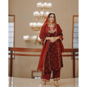 ชุดปาร์ตี้กำมะหยี่ปักลายลำดับเสื้อทำงาน Palazzo กับ dupatta สีแดง - Product Image 1