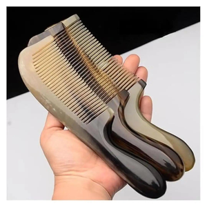 Peigne en corne de bœuf authentique indien, artisanal, 100% naturel - Product Image 1