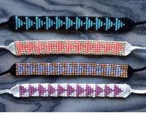 Bracelet artisanal en perles, motif pierre noire, jaune et blanche, forme rectangulaire, pour la fabrication de bracelets NOUSHAD HANDICRAFTS - Product Image 3