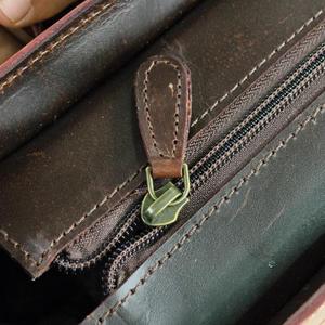 Bolso Tote Bohemio de Cuero Genuino con Grabado Floral, Dos Asas, Cierre de Cremallera, para Uso Diario en Todas las Estaciones - Product Image 6