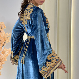 Robe de mariée marocaine avec détails en fil métallique, kaftan de luxe pour cérémonie, fournisseur en gros de kaftans de mariée marocains - Product Image 2
