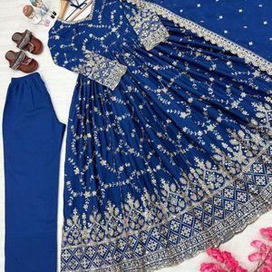 Robe Anarkali en soie chinon lourde de créateur avec bas de robe et dupatta brodé |   Tenue de soirée et de mariage avec broderie miroir de 5 mm - Product Image 6