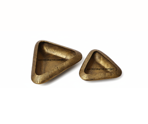 Juego de Cuencos Decorativos Triangulares de Latón Antiguo |   Estantes de Metal Acanalado para Centro de Mesa |   Moderno y Ecológico Personalizable - Product Image 3