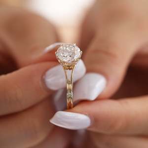 Anillo Solitario Redondo OEC de Diamante Cultivado en Laboratorio de 2.5ct de Alto Calebro, Chapado en Oro de 18K, Estilo Vintage, Joyería de Boda para Compradores de Boutique - Product Image 2