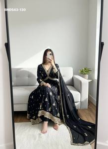 Conjunto de Vestido y Pantalón Aliya-Cut de Seda Chinon Pura de la Mejor Calidad para Fiestas, con Bordado Pesado y Lentejuelas, Suministro al por Mayor - Product Image 6