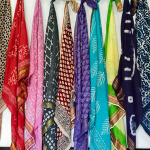 Foulard carré ethnique en coton fait main, imprimé floqué dessiné à la main, doux pour la peau, cadeau d'été pour la Saint-Valentin - Rajasthan Naaz - Product Image 1