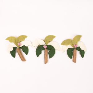 Adorno de árbol de coco de fieltro de lana hecho a mano, mini árbol de fieltro, decoración de paisaje tropical, colgante para niños, venta al por mayor a granel - Product Image 2